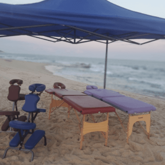 Masaje entre arena y olas